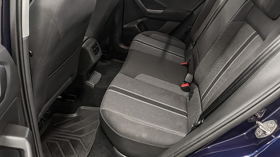 Volkswagen T-Roc 16 of 21