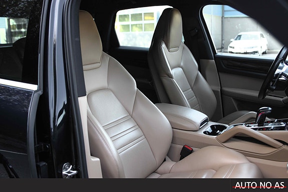 Porsche Cayenne 17 of 28
