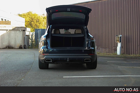 Porsche Cayenne 10 of 28