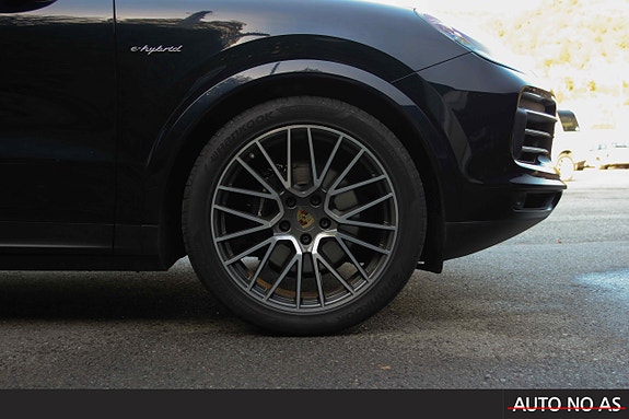 Porsche Cayenne 6 of 28