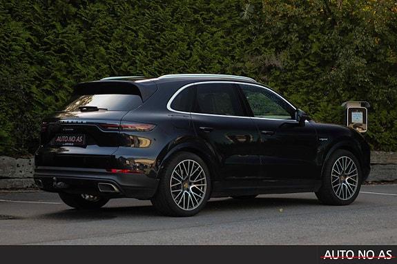 Porsche Cayenne 3 of 28