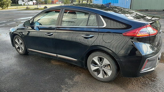 Hyundai IONIQ 3 of 30