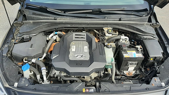 Hyundai IONIQ 10 of 30