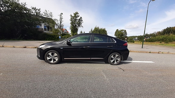 Hyundai IONIQ 29 of 30