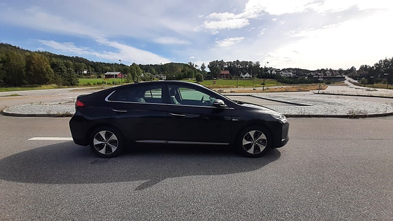 Hyundai IONIQ 24 of 30