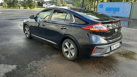 Hyundai IONIQ 2 of 30