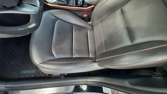 Hyundai IONIQ 16 of 30