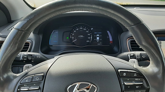 Hyundai IONIQ 28 of 30