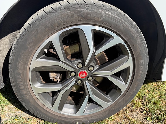 Jaguar I-PACE 9 of 10