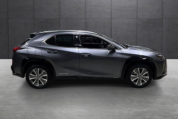 Lexus UX300e 6 of 22