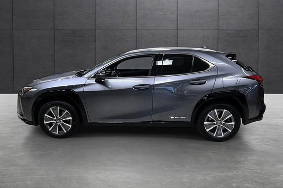 Lexus UX300e 2 of 22