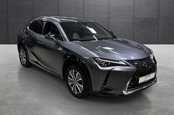 Lexus UX300e 7 of 22