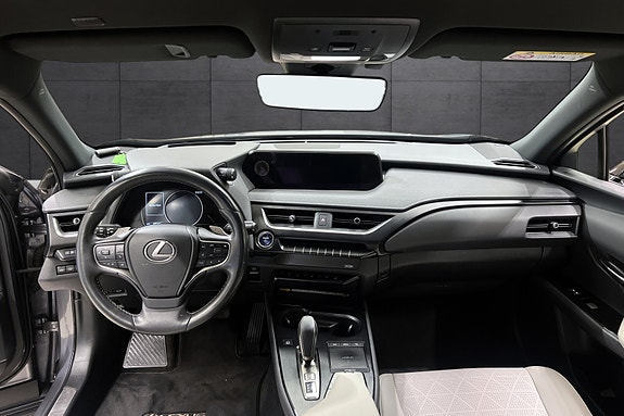 Lexus UX300e 10 of 22