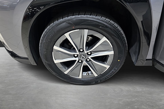 Lexus UX300e 21 of 22