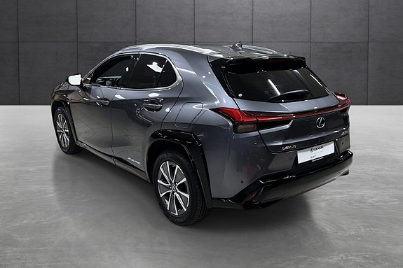 Lexus UX300e 3 of 22