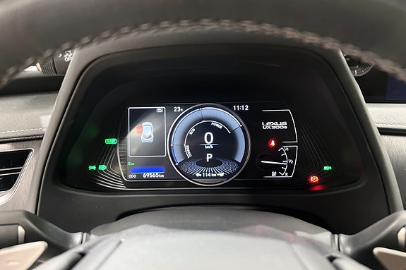 Lexus UX300e 15 of 22