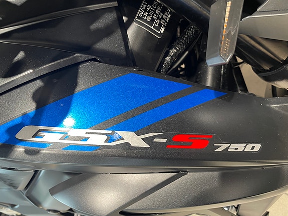 Suzuki GSX-S 750 A2 8 of 18
