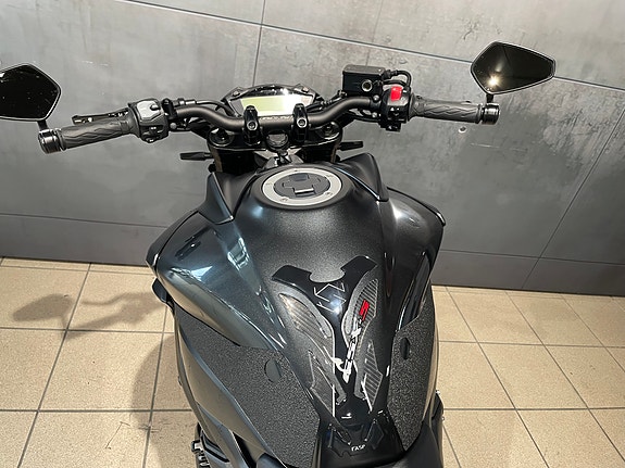 Suzuki GSX-S 750 A2 17 of 18