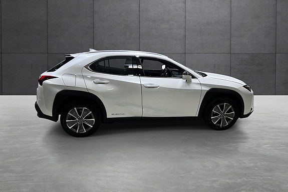 Lexus UX300e 6 of 22