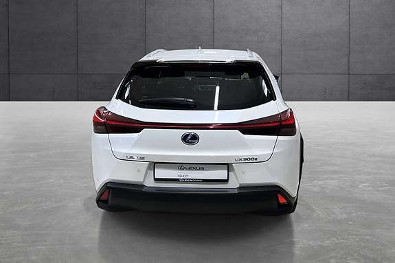 Lexus UX300e 4 of 22