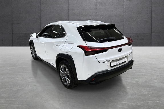 Lexus UX300e 3 of 22