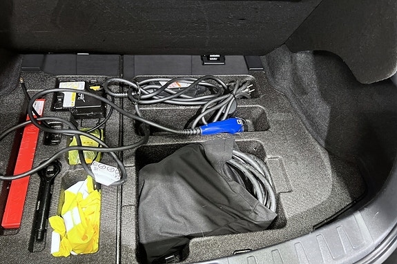 Lexus UX300e 22 of 22