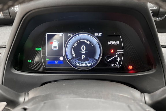 Lexus UX300e 13 of 22