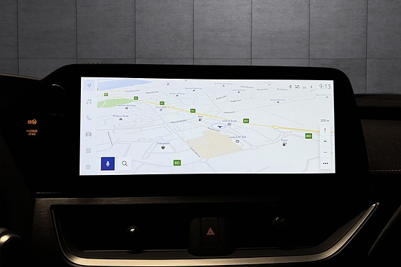 Lexus UX300e 18 of 24