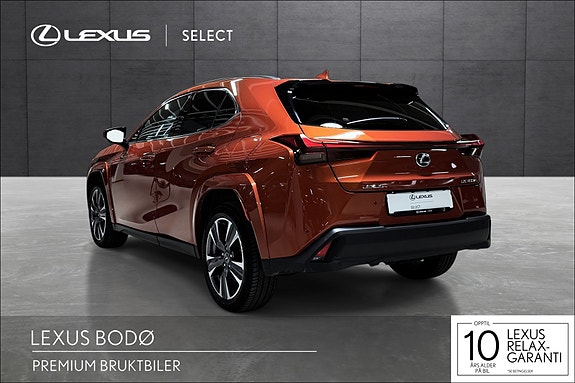 Lexus UX300e 3 of 24