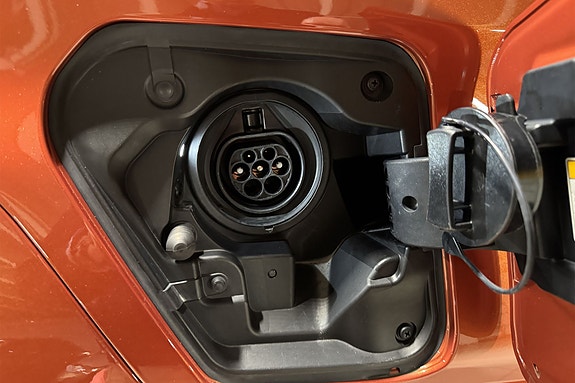 Lexus UX300e 22 of 24