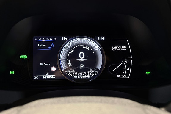 Lexus UX300e 16 of 24