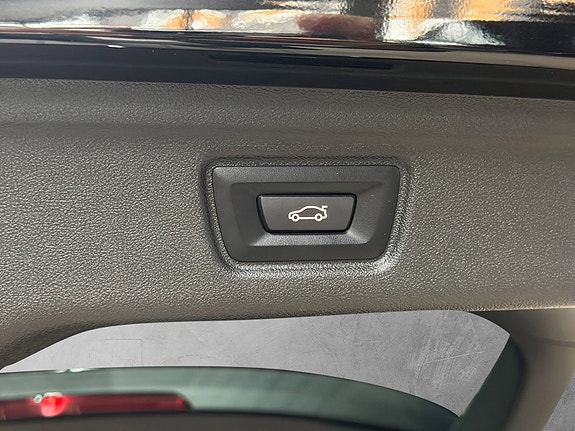 BMW 330e 13 of 30