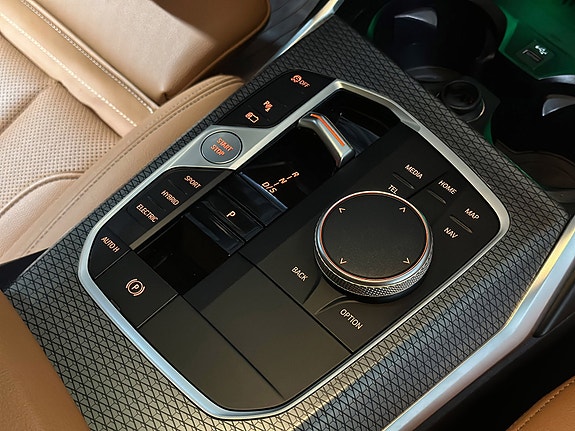 BMW 330e 29 of 30