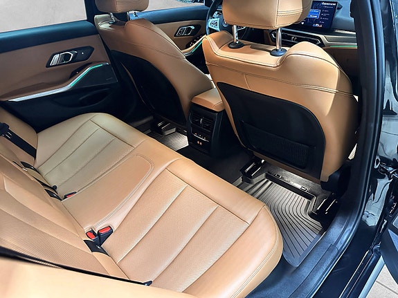 BMW 330e 24 of 30