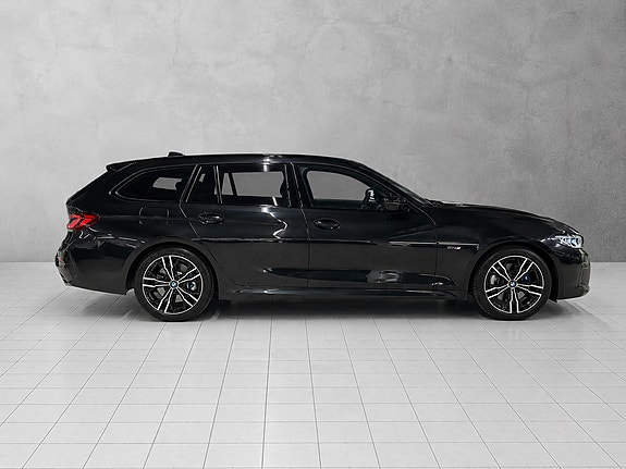 BMW 330e 4 of 30
