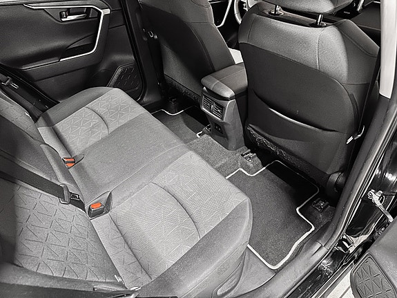 Toyota RAV4 18 of 30