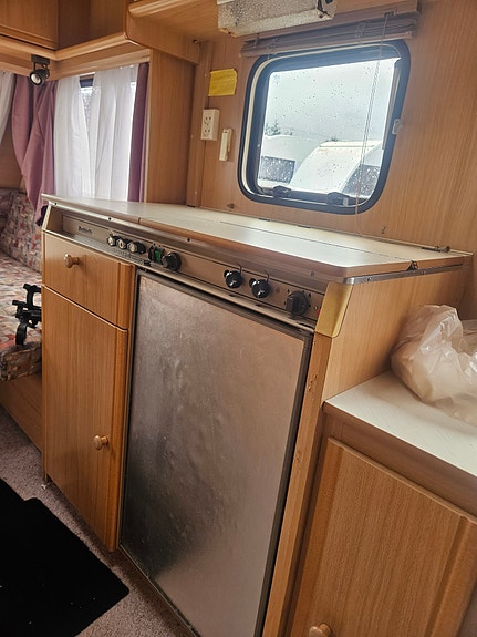 Dethleffs Camper Edition 460 T 7 of 10