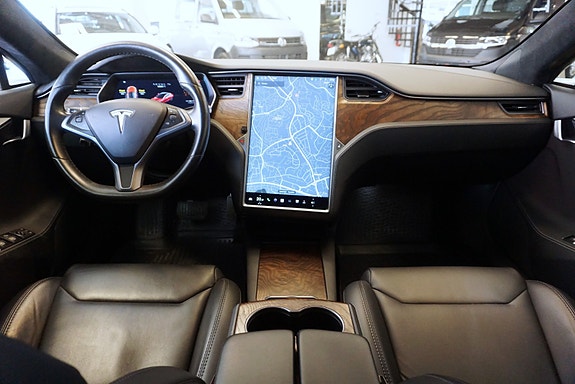 Tesla Model S 26 of 30