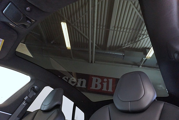Tesla Model S 22 of 30