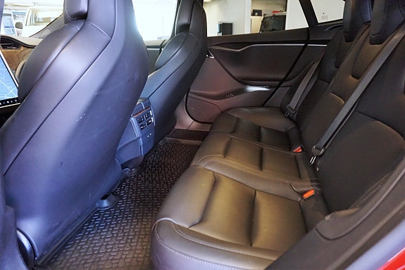 Tesla Model S 28 of 30