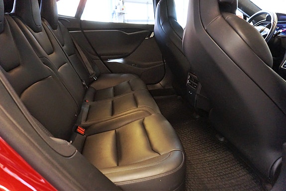 Tesla Model S 27 of 30