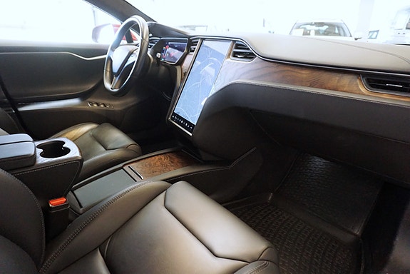 Tesla Model S 24 of 30