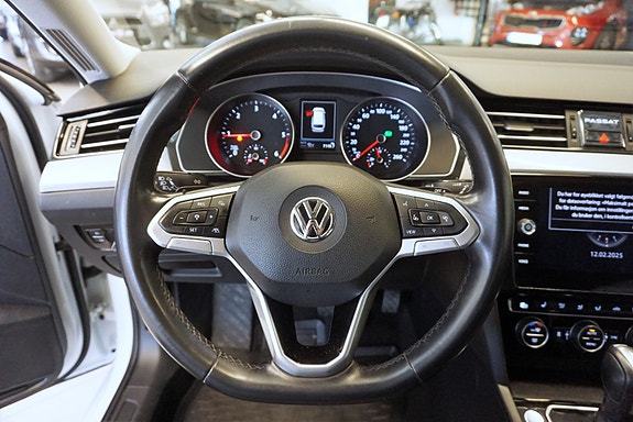 Volkswagen Passat 14 of 30