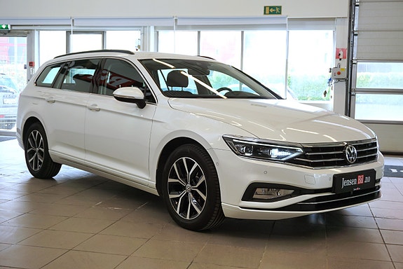 Volkswagen Passat 4 of 30