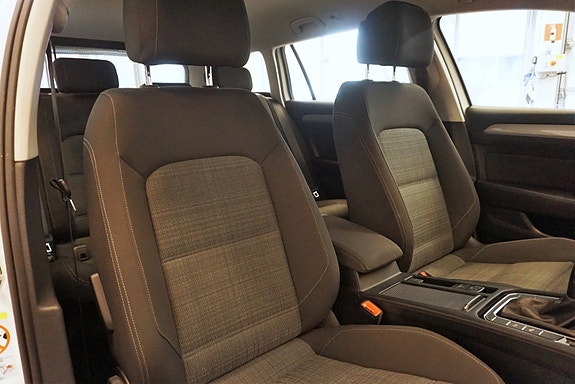 Volkswagen Passat 24 of 30