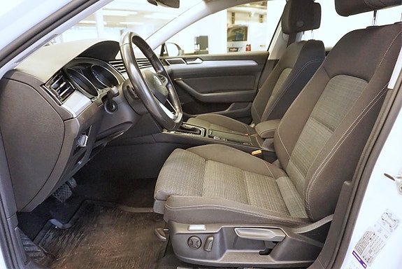 Volkswagen Passat 9 of 30