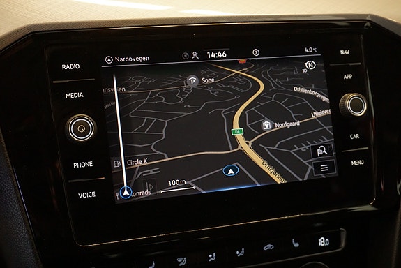 Volkswagen Passat 18 of 30