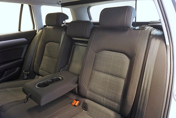 Volkswagen Passat 28 of 30