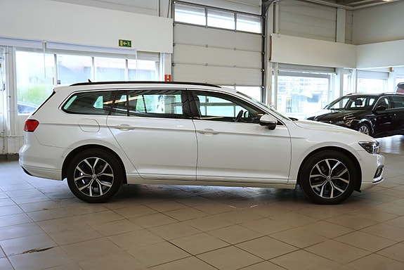 Volkswagen Passat 5 of 30