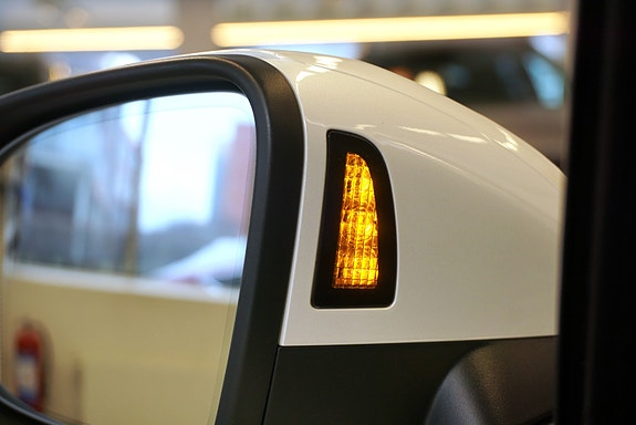 Volkswagen Passat 13 of 30